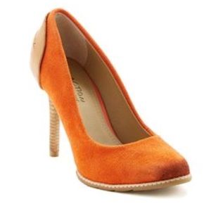 Kenneth Cole | Hum Away Heels